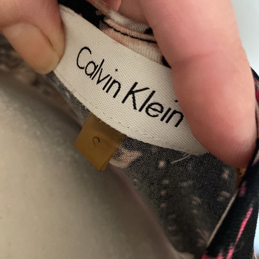 Beautiful CALVIN KLEIN sleeveless top - Picture 5 of 5
